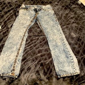 I am selling true religion